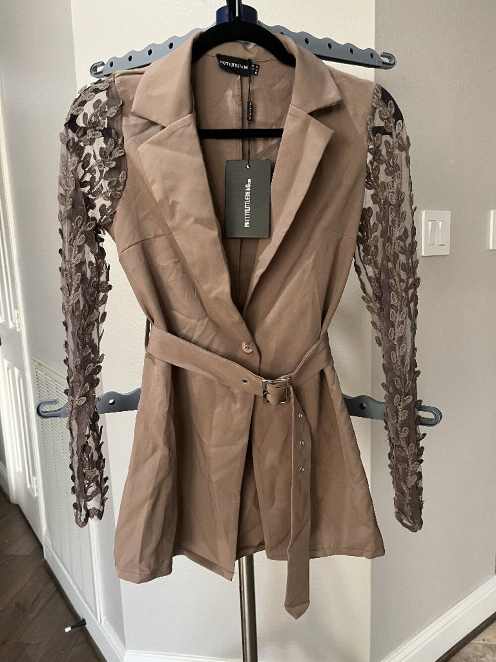 PrettyLittleThing Mushroom Woven Lace Sleeve Belt Blazer and Trousers